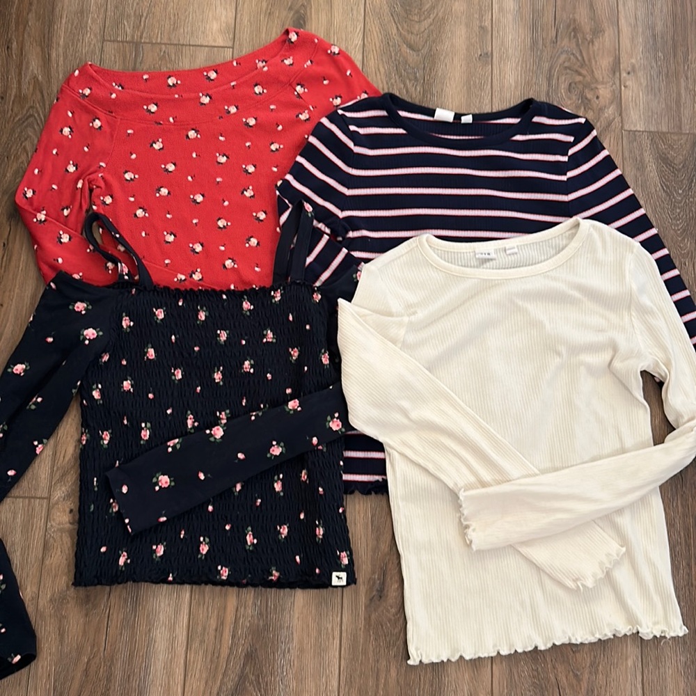 Set of long sleeve shirts.